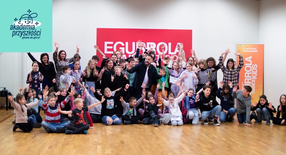 Dzieci z Akademii Przyszłości w Egurrola Dance Studio 