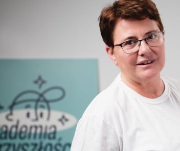 Babcia? Raczej superwolontariuszka – czyli dlaczego Akademia Przyszłości jest dla każdego
